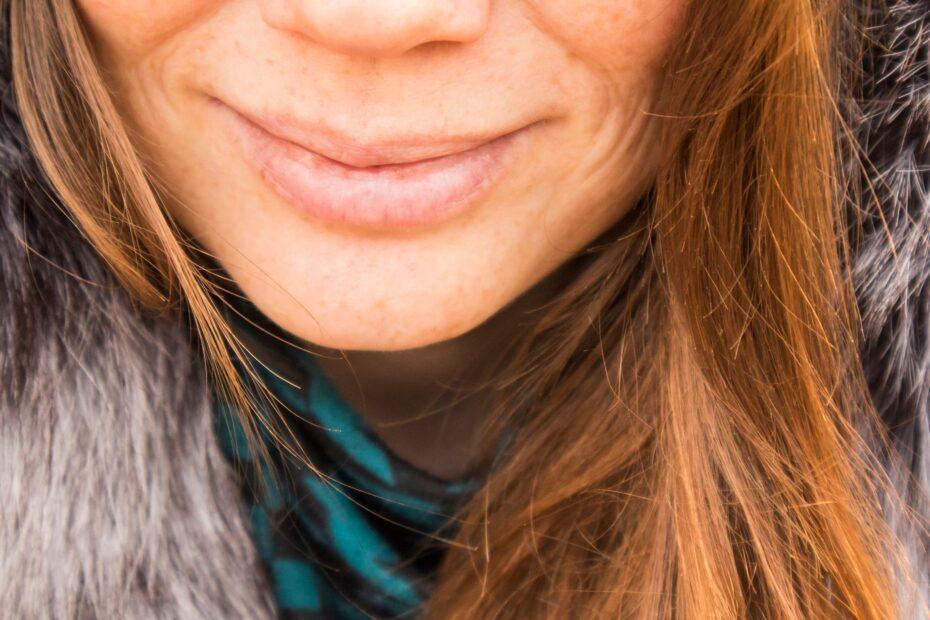 Illustration of How to Care for Lips During Cold, Dry Weather