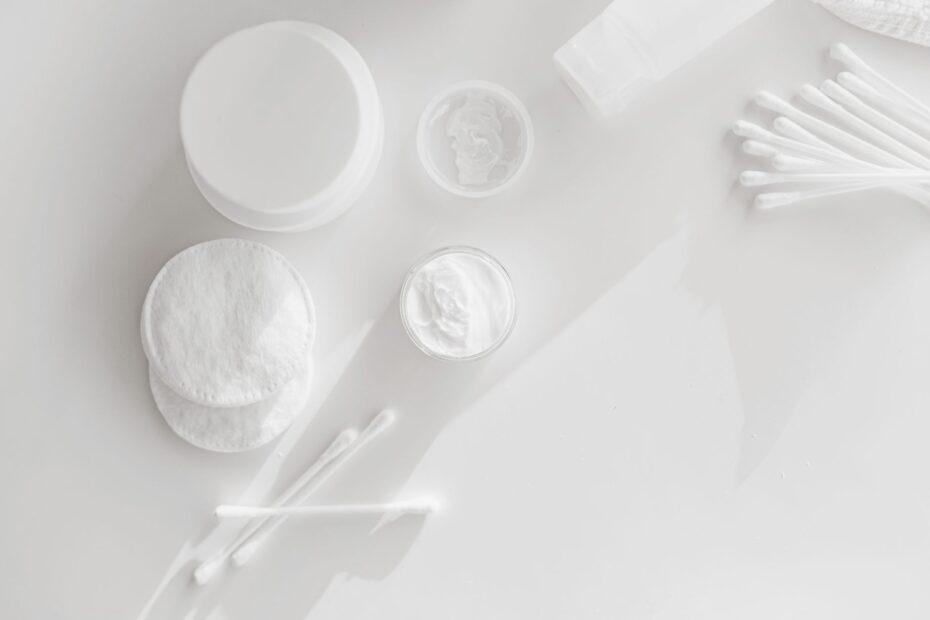 Illustration of How to Choose Beauty Products That Match Sensitive Skin Needs