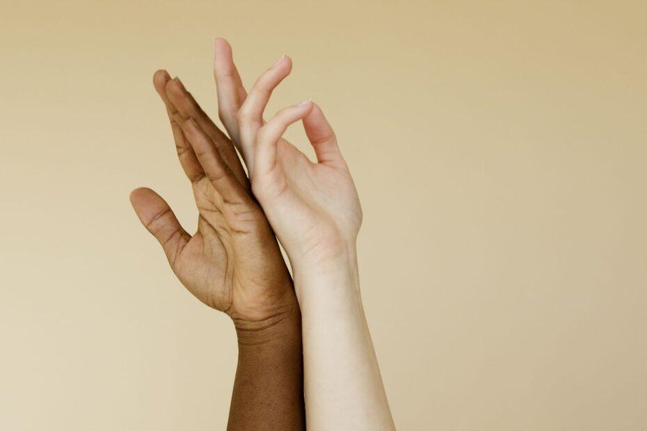 Illustration of How to Recognize the Signs of Sensitive Skin Early