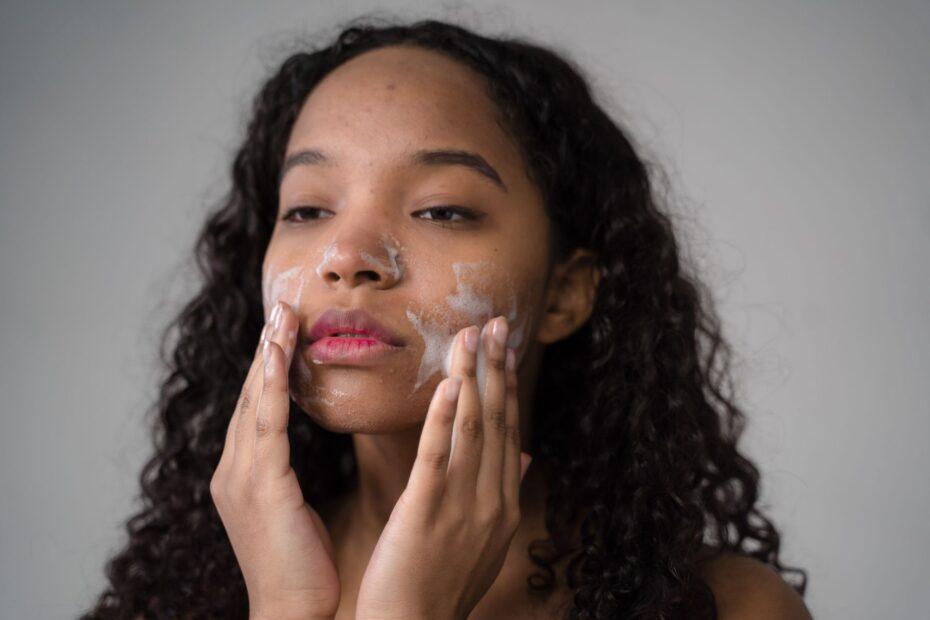 Illustration of The Gentle Cleansing Habits That Protect Sensitive Teenage Skin