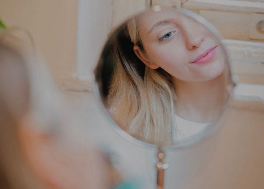 Illustration of The Simple Beauty Habits That Actually Last Into Adulthood