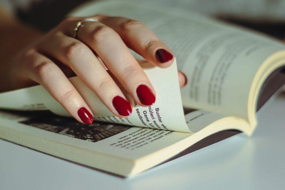Illustration of The Simple Habits Behind Healthy, Strong Nails