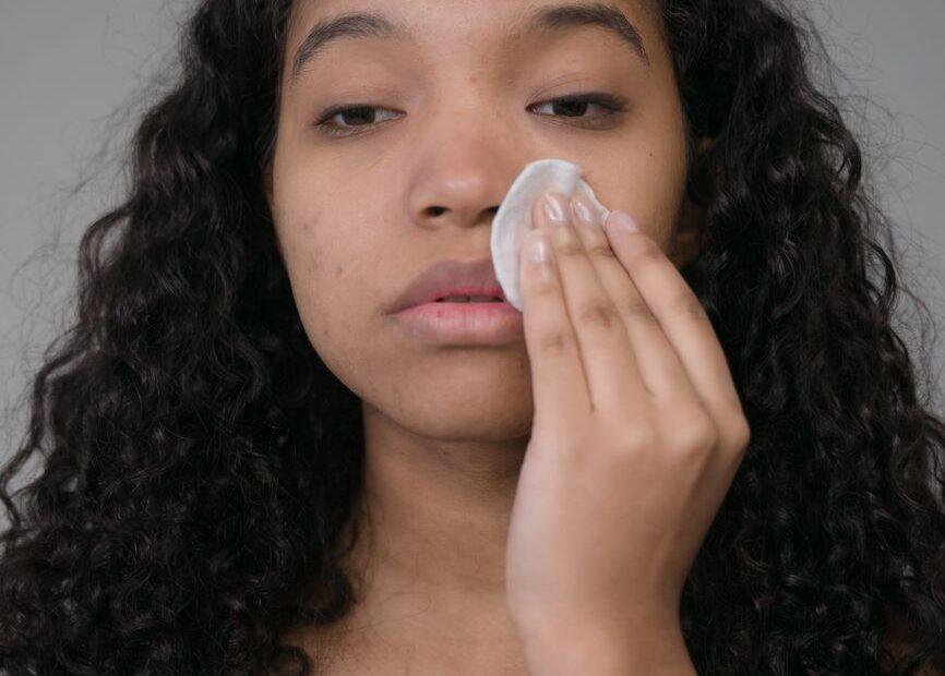 Illustration of The Simple Routine Behind Preventing Common Breakouts