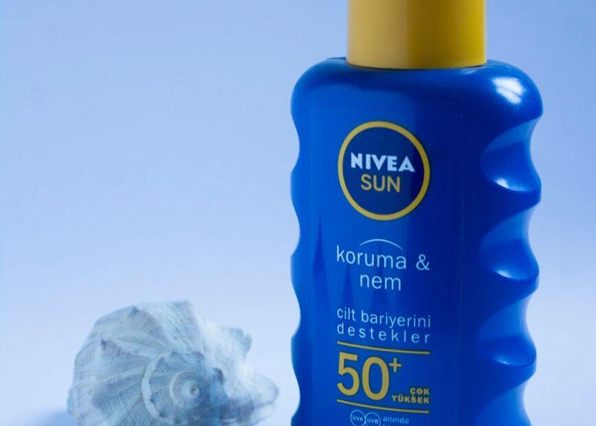 Illustration of The Simple Steps Behind Choosing the Right Sunscreen Formula