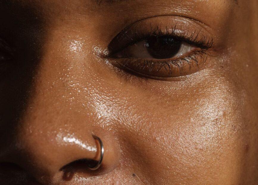Illustration of Why Dry Skin Needs a Completely Different Routine Than Oily Skin